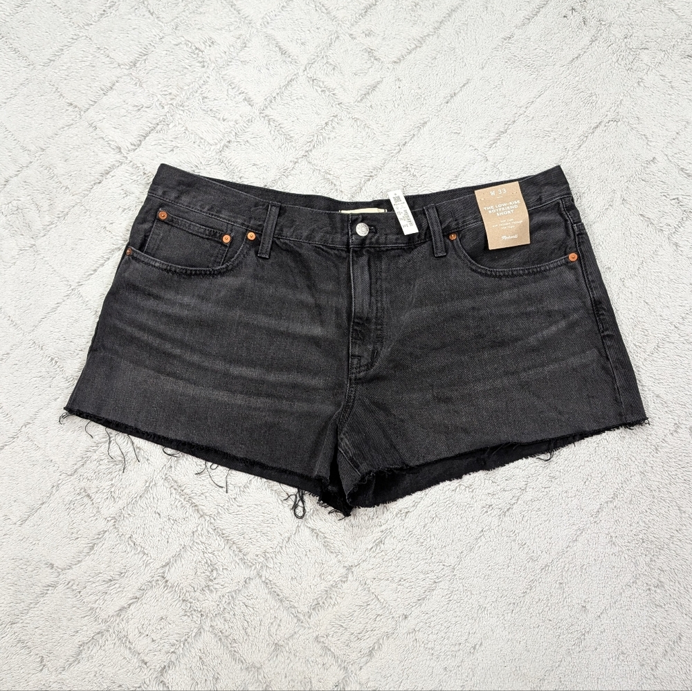 Madewell Black low Rise boyfriend short